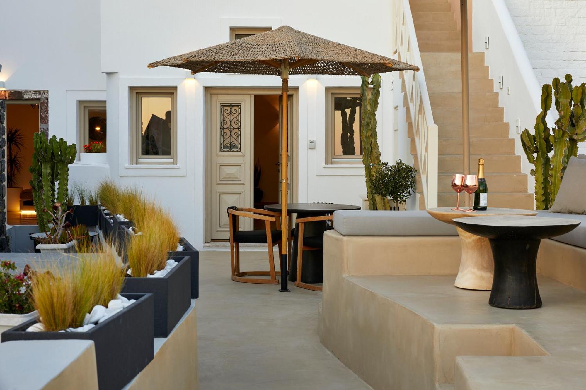 U & Me Suites Fira  Esterno foto